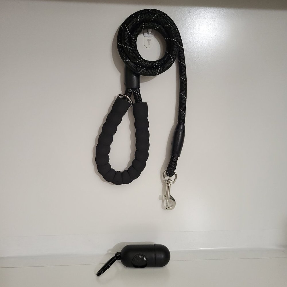 DOG LEASH - Picture 2 of 2